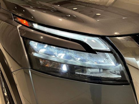 Used 2025 Nissan Pathfinder SL image 32
