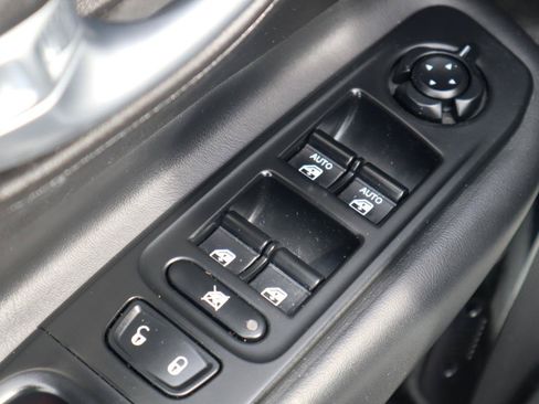 Used 2017 Jeep Renegade Altitude AWD/4WD image 60