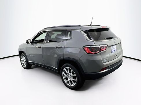 Used 2023 Jeep Compass Latitude AWD/4WD image 7
