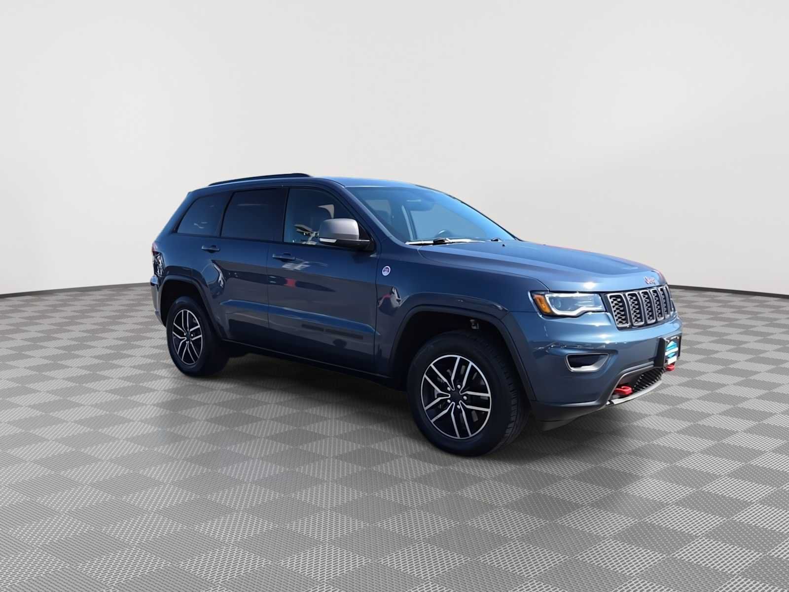 Used 2019 Jeep Grand Cherokee Trailhawk w/ Trailhawk Luxury Group AWD/4WD image 2