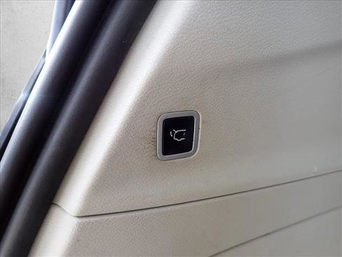 Used 2021 Chrysler Voyager Lxi FWD image 9