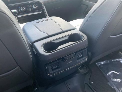 Used 2025 GMC Sierra 2500 AT4 w/ AT4 Premium Plus Package AWD/4WD image 34