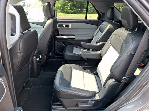 Used 2023 Ford Explorer XLT w/ Equipment Group 202A AWD/4WD image 11