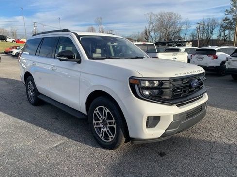 New 2025 Ford Expedition Active image 2