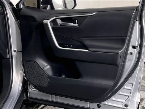 Used 2024 Toyota RAV4 SE image 25