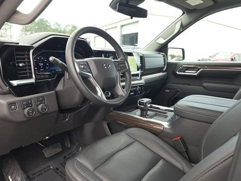 Used 2025 Chevrolet Silverado 1500 LT Trail Boss w/ Convenience Package II image 26