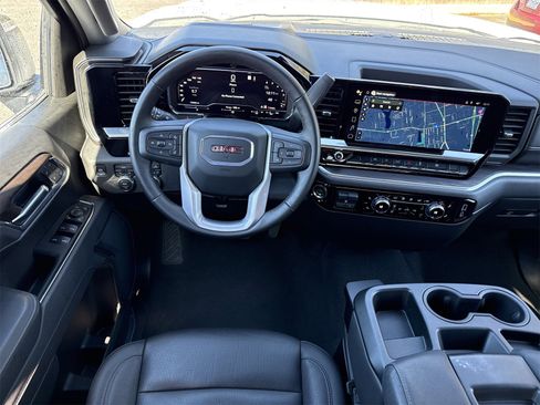 Used 2025 GMC Sierra 1500 SLT image 12