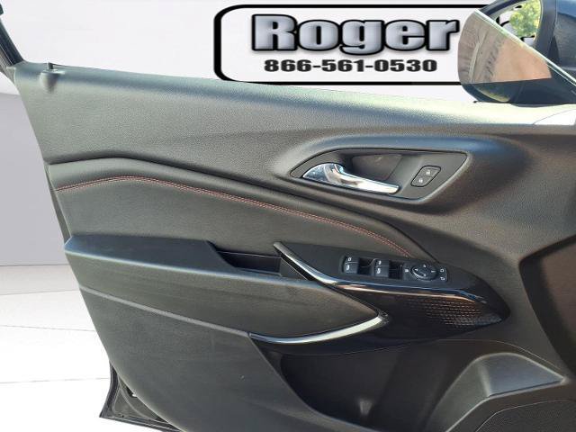 Used 2024 Chevrolet Trax RS w/ Sunroof Package FWD image 20
