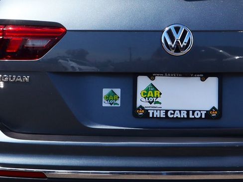 Used 2018 Volkswagen Tiguan SE w/ Panoramic Sunroof Package image 19