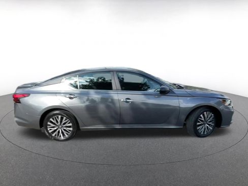 Used 2025 Nissan Altima 2.5 SV image 16