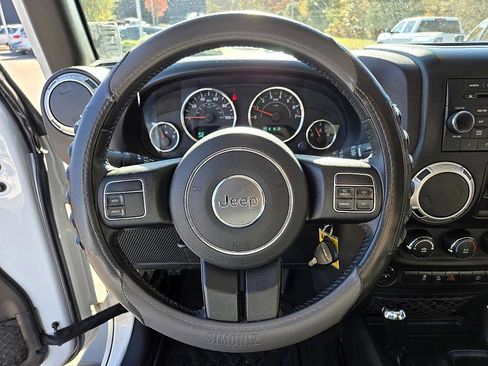 Used 2018 Jeep Wrangler Unlimited Sahara image 15