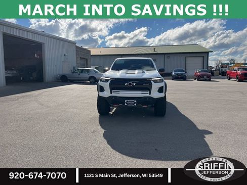 Used 2023 Chevrolet Colorado ZR2 w/ ZR2 Convenience Package III image 5