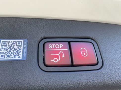 New 2026 Mercedes-Benz GLC 300 image 12