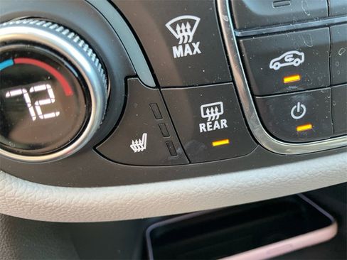 Used 2022 Chevrolet Equinox LT w/ Driver Convenience Package image 22