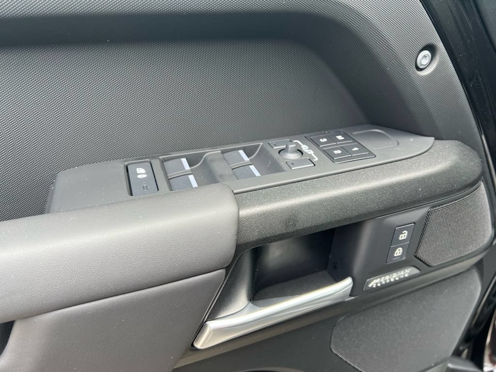 New 2026 Land Rover Defender 110 V8 AWD/4WD image 10