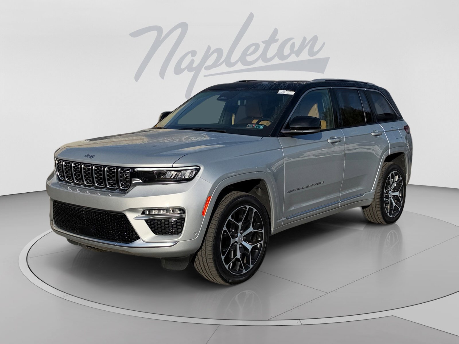 Used 2023 Jeep Grand Cherokee Summit AWD/4WD image 1