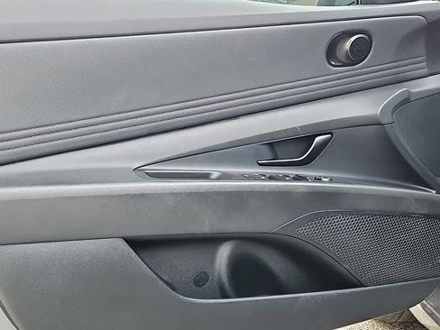 Used 2025 Hyundai Elantra Sport FWD image 11