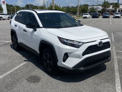 Used 2025 Toyota RAV4 XLE w/ Convenience Package FWD image 1