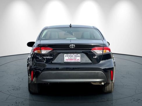 Used 2025 Toyota Corolla LE image 5