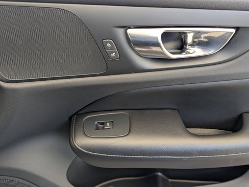 Used 2021 Volvo S60 T8 R-Design Expression image 21