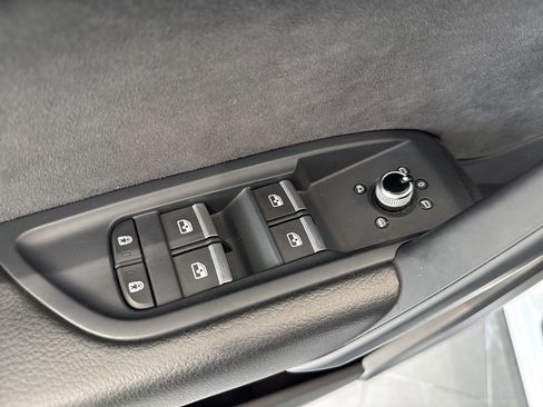 Used 2024 Audi SQ5 Premium image 36