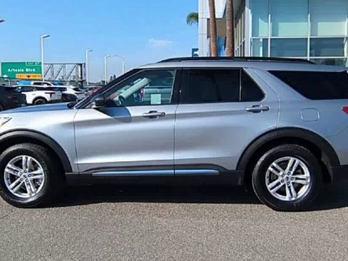 Used 2023 Ford Explorer XLT w/ Equipment Group 202A image 5