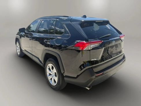 Used 2021 Toyota RAV4 LE FWD image 5
