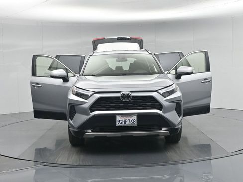 Used 2025 Toyota RAV4 SE image 34