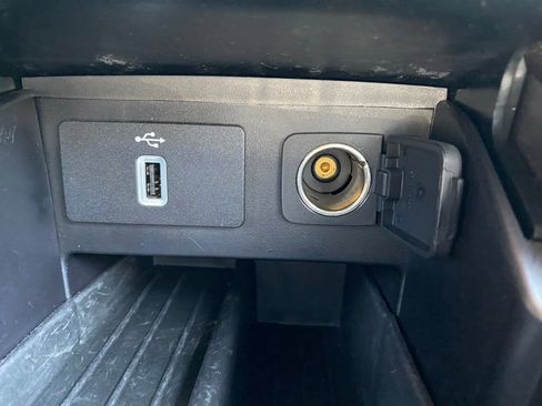 Used 2018 Ford Explorer XLT w/ Equipment Group 202A AWD/4WD image 23