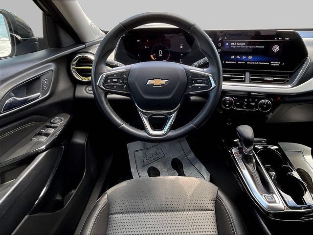 Used 2025 Chevrolet Trax LT w/ LT Convenience Package FWD image 10