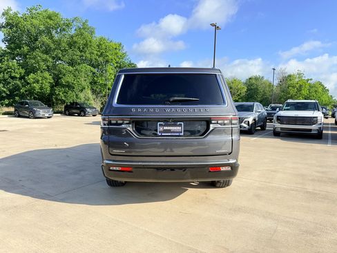 Used 2022 Jeep Grand Wagoneer Series II AWD/4WD image 8