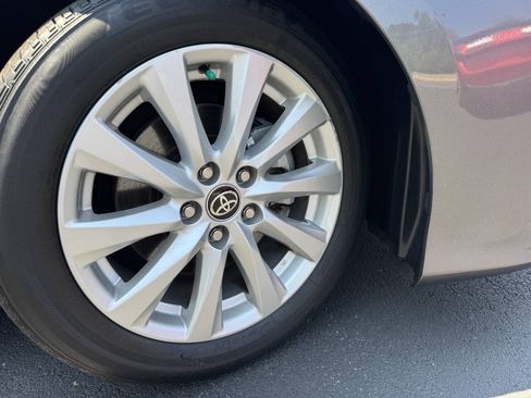 Used 2020 Toyota Camry LE w/ Convenience Package FWD image 19