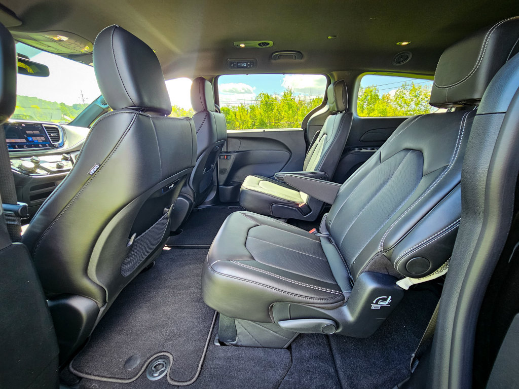 New 2027 Chrysler Pacifica Select FWD image 33