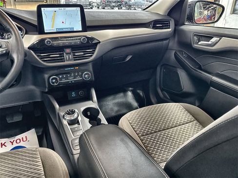 Used 2021 Ford Escape SE w/ SE Sport Appearance Package image 28