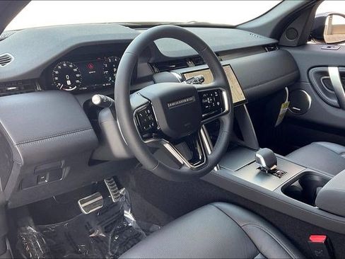 New 2025 Land Rover Discovery Sport Dynamic SE image 7
