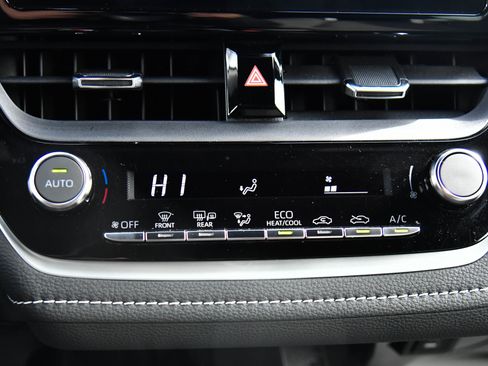 Used 2024 Toyota Corolla SE w/ SE Package image 25