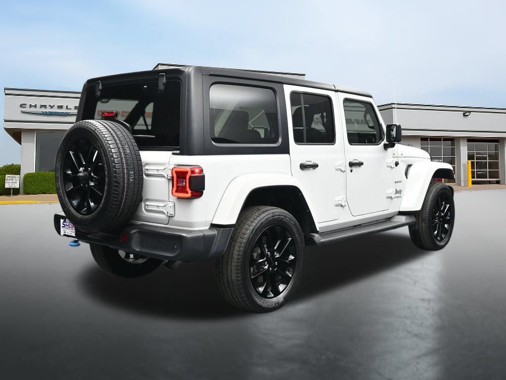 Used 2022 Jeep Wrangler Unlimited Sahara w/ Cold Weather Group AWD/4WD image 5