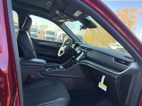 New 2025 Jeep Grand Cherokee L Altitude image 16