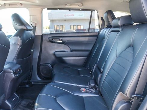 Certified 2022 Toyota Highlander XLE image 19