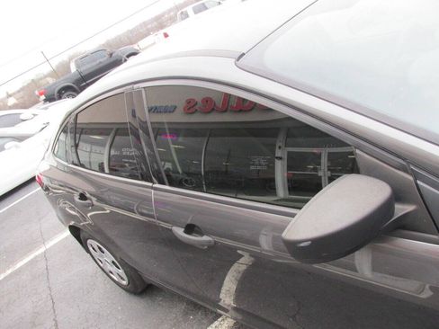 Used 2018 Ford Focus S FWD image 40