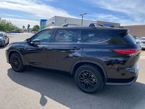 Used 2021 Toyota Highlander XLE FWD image 4