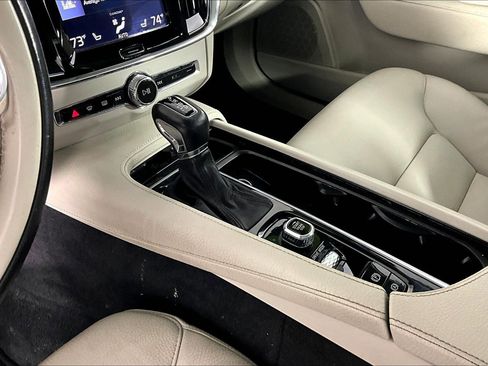 Used 2018 Volvo S90 T5 Momentum w/ Convenience Package AWD/4WD image 17