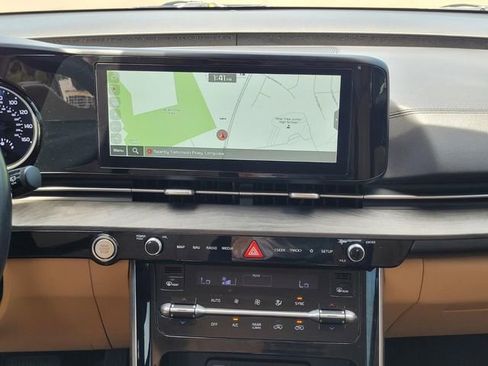 Used 2024 Kia Carnival EX FWD image 23