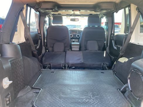 Used 2014 Jeep Wrangler Unlimited Rubicon AWD/4WD image 10