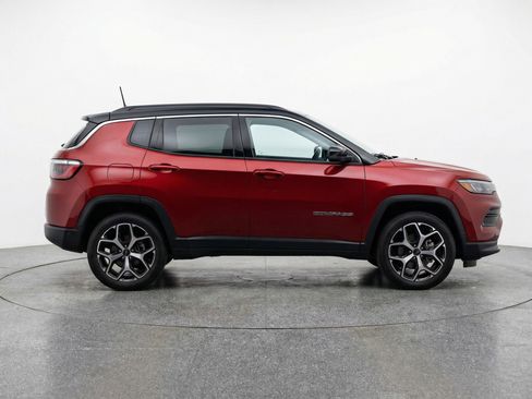 Used 2025 Jeep Compass Limited image 11