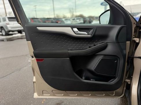 Certified 2020 Ford Escape SE image 12