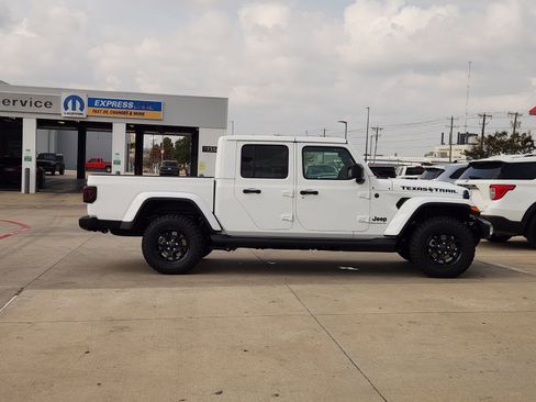 New 2026 Jeep Gladiator Sport image 7