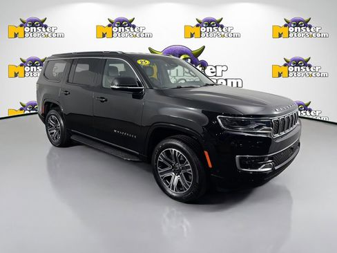 Used 2025 Jeep Wagoneer 4WD image 3