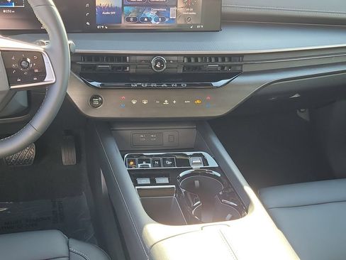 Used 2025 Nissan Murano SV AWD/4WD image 25