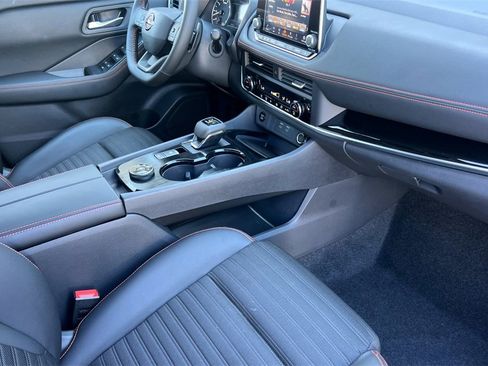 Used 2025 Nissan Rogue SV image 18